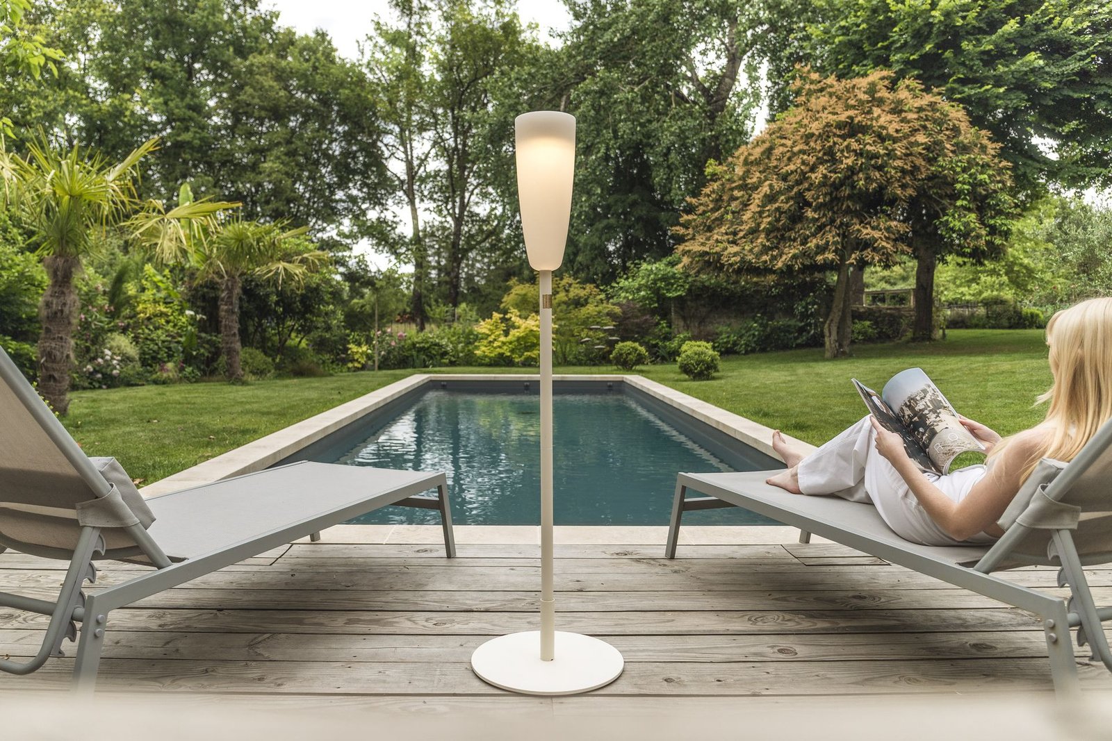 Comment installer un éclairage sans fil extérieur pour un jardin